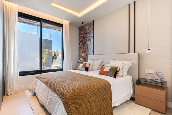 Stunning villa with rooftop solarium and spectacular views in Riviera del Sol