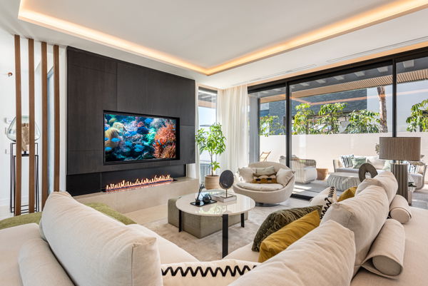 Stunning villa with rooftop solarium and spectacular views in Riviera del Sol
