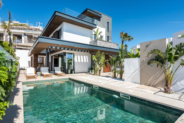 Stunning villa with rooftop solarium and spectacular views in Riviera del Sol