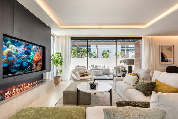 Stunning villa with rooftop solarium and spectacular views in Riviera del Sol
