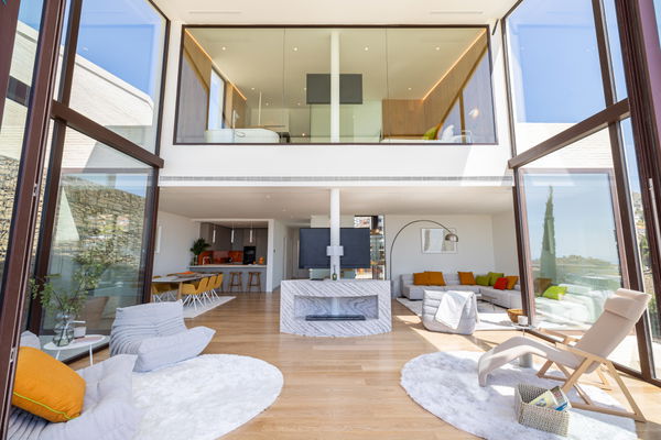 Unique villa in a development with 5-star hotel services and security in El Higuerón, Fuengirola