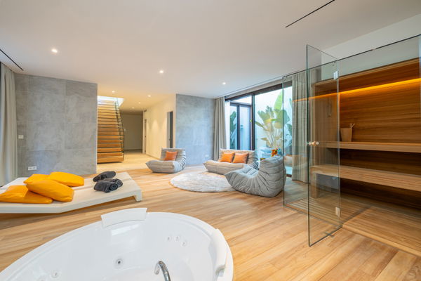 Unique villa in a development with 5-star hotel services and security in El Higuerón, Fuengirola