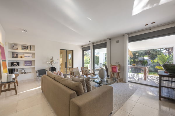 Elegant beachside villa in Marbesa: private and tranquil living just steps away from the beach
