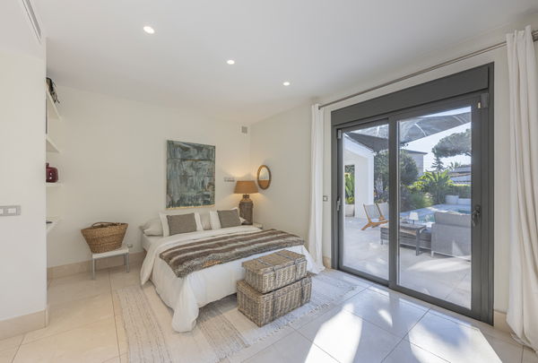 Elegant beachside villa in Marbesa: private and tranquil living just steps away from the beach