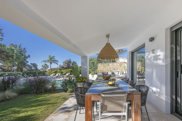Elegant beachside villa in Marbesa: private and tranquil living just steps away from the beach
