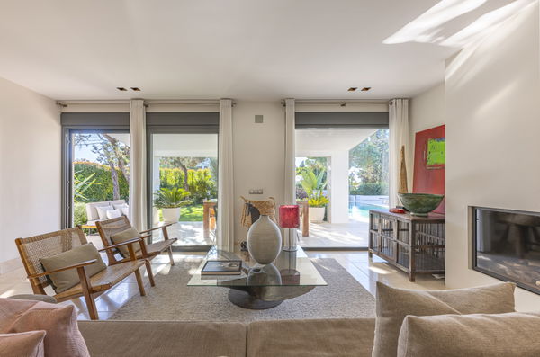 Elegant beachside villa in Marbesa: private and tranquil living just steps away from the beach