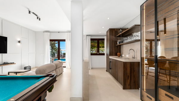 Exclusive villa with unparalleled views in El Rosario, Marbella East