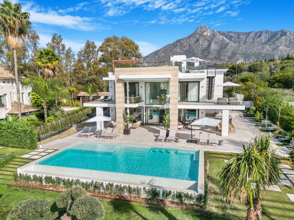 Stunning large contemporary style villa on Marbella's Golden Mile
