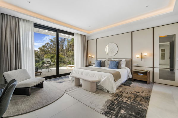Stunning large contemporary style villa on Marbella's Golden Mile
