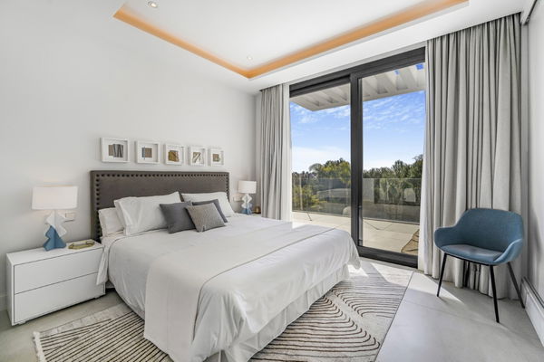 Stunning large contemporary style villa on Marbella's Golden Mile