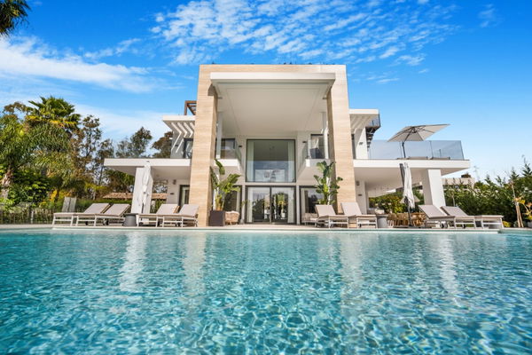 Stunning large contemporary style villa on Marbella's Golden Mile