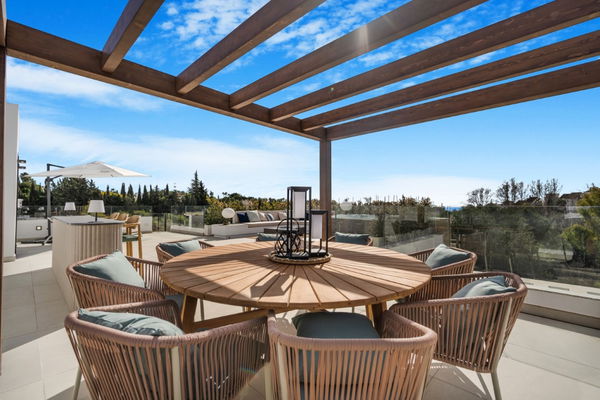Stunning large contemporary style villa on Marbella's Golden Mile