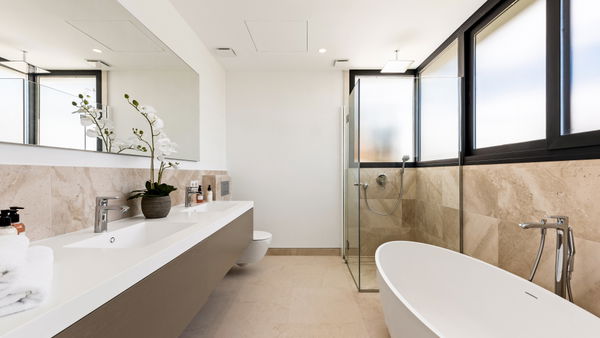 Extraordinary villa combining luxury, breathtaking panoramic views and modern contemporary design in Alquería, Benahavis