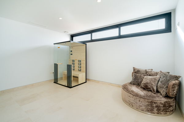 Extraordinary villa combining luxury, breathtaking panoramic views and modern contemporary design in Alquería, Benahavis