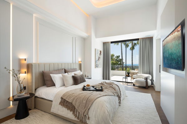 Modern villa with Mediterranean elegance in Los Arqueros, Benahavís