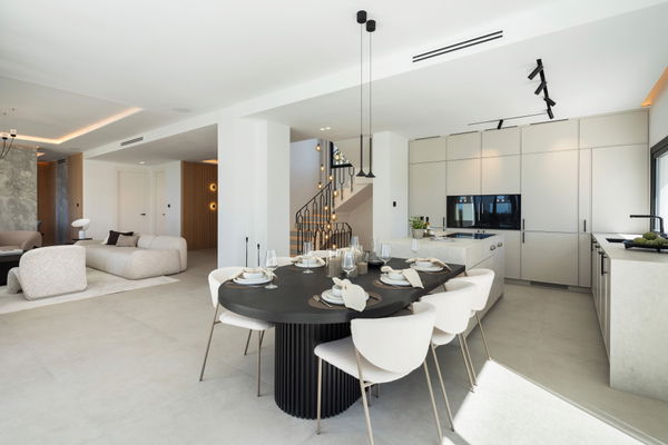 Modern villa with Mediterranean elegance in Los Arqueros, Benahavís