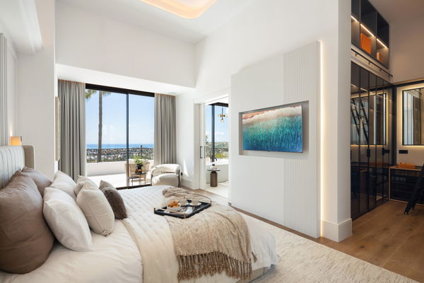 Modern villa with Mediterranean elegance in Los Arqueros, Benahavís