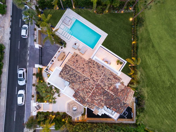 Modern villa with Mediterranean elegance in Los Arqueros, Benahavís