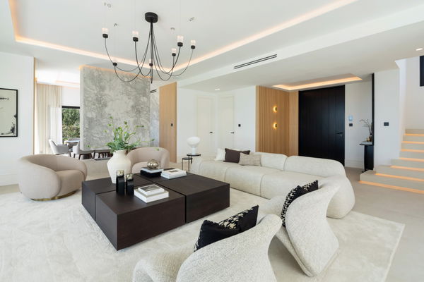 Modern villa with Mediterranean elegance in Los Arqueros, Benahavís