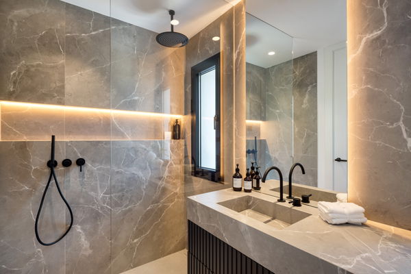 Modern villa with Mediterranean elegance in Los Arqueros, Benahavís