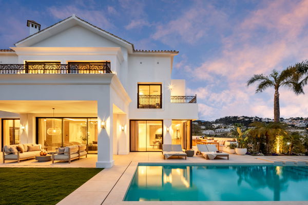 Modern villa with Mediterranean elegance in Los Arqueros, Benahavís