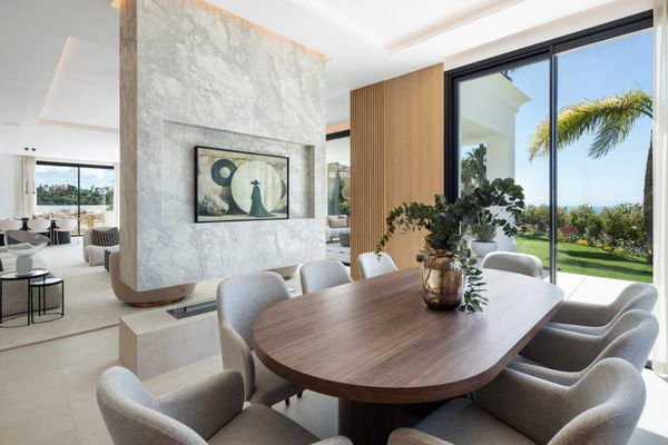 Modern villa with Mediterranean elegance in Los Arqueros, Benahavís
