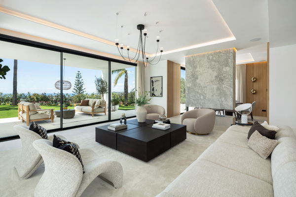 Modern villa with Mediterranean elegance in Los Arqueros, Benahavís