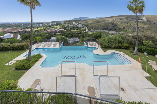 Penthouse in a privileged setting with panoramic views of the sea and golf course in Los Flamingos, Benahavís
