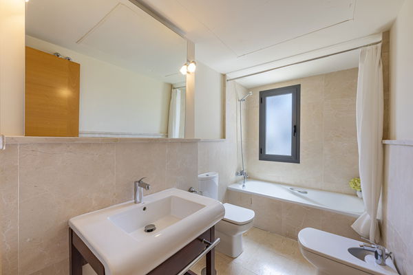 Penthouse in a privileged setting with panoramic views of the sea and golf course in Los Flamingos, Benahavís