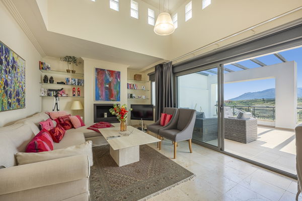 Penthouse in a privileged setting with panoramic views of the sea and golf course in Los Flamingos, Benahavís