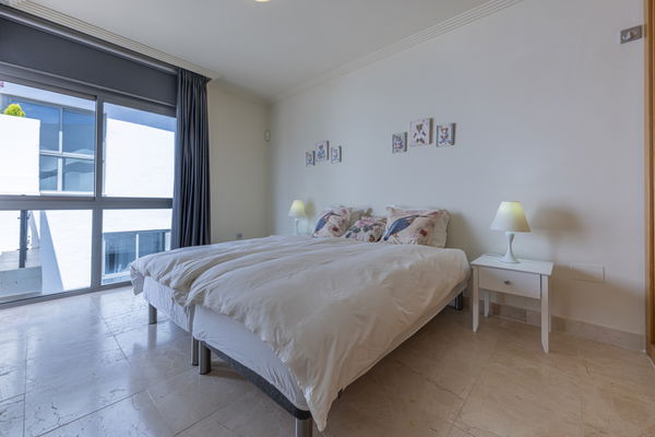 Penthouse in a privileged setting with panoramic views of the sea and golf course in Los Flamingos, Benahavís