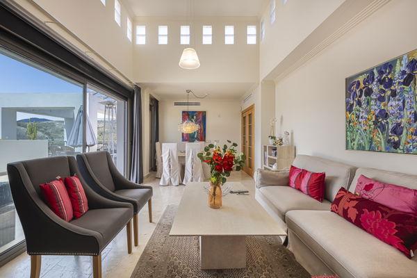 Penthouse in a privileged setting with panoramic views of the sea and golf course in Los Flamingos, Benahavís