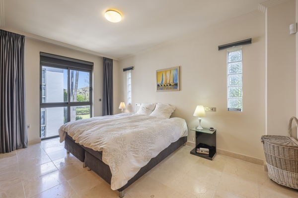Penthouse in a privileged setting with panoramic views of the sea and golf course in Los Flamingos, Benahavís