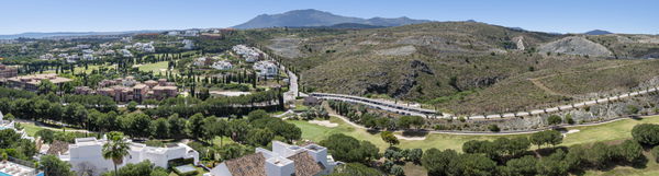 Penthouse in a privileged setting with panoramic views of the sea and golf course in Los Flamingos, Benahavís