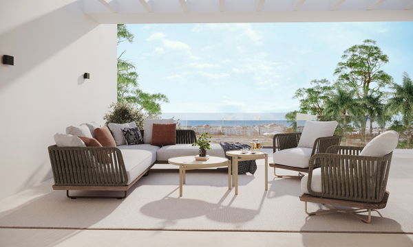 Elegant and bright penthouse located in the exclusive New Golden Mile of Estepona