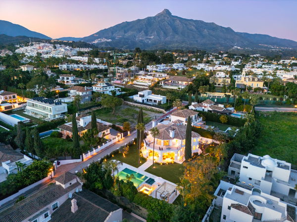 Exquisite and refined villa in the Golf Valley of Marbella