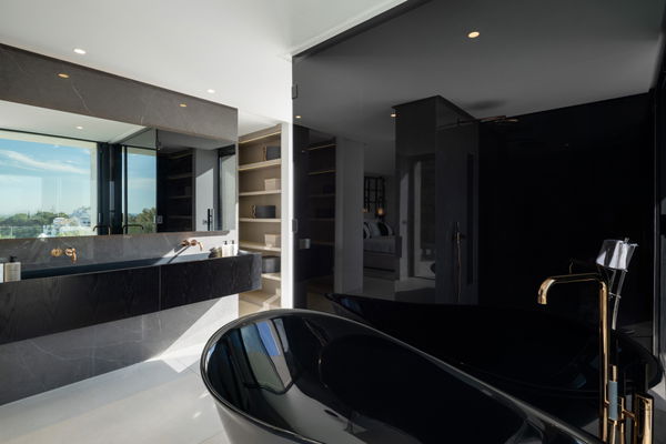 Incredible contemporary villa in El Herrojo Alto, Benahavís