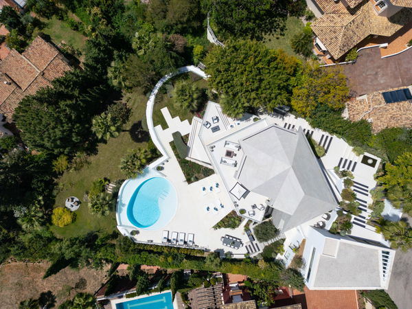 Incredible contemporary villa in El Herrojo Alto, Benahavís