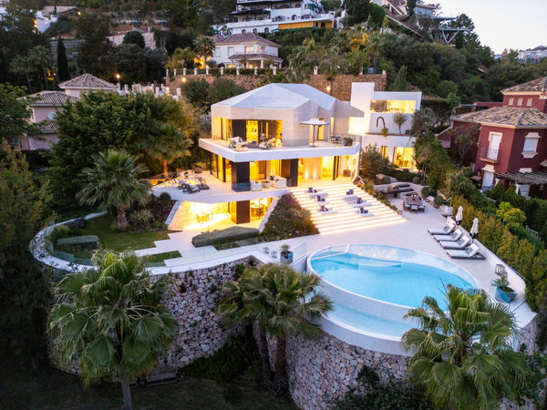 Incredible contemporary villa in El Herrojo Alto, Benahavís