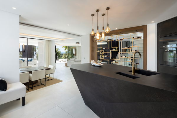 Incredible contemporary villa in El Herrojo Alto, Benahavís