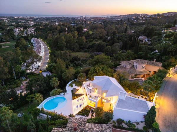 Incredible contemporary villa in El Herrojo Alto, Benahavís