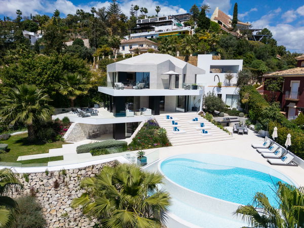 Incredible contemporary villa in El Herrojo Alto, Benahavís