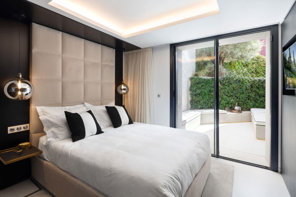 Incredible contemporary villa in El Herrojo Alto, Benahavís
