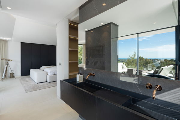 Incredible contemporary villa in El Herrojo Alto, Benahavís