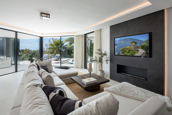 Incredible contemporary villa in El Herrojo Alto, Benahavís