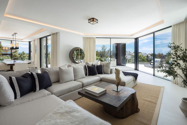 Incredible contemporary villa in El Herrojo Alto, Benahavís