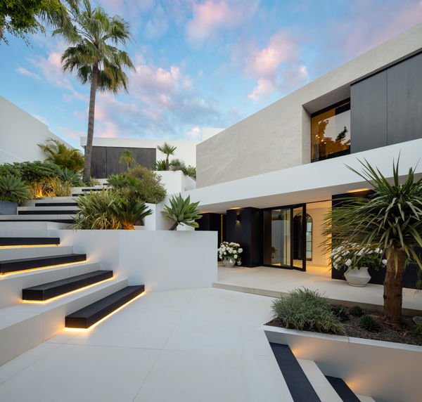 Incredible contemporary villa in El Herrojo Alto, Benahavís