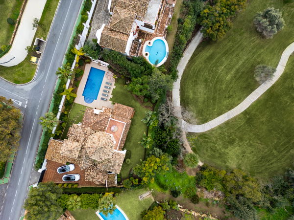 Charming Mediterranean Andalusian style villa in frontline golf in La Quinta, Benahavis