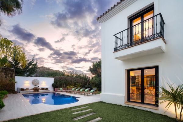 Charming Mediterranean Andalusian style villa in frontline golf in La Quinta, Benahavis
