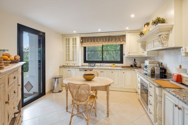 Charming Mediterranean Andalusian style villa in frontline golf in La Quinta, Benahavis